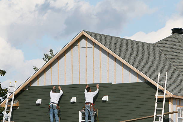 Professional Siding Repair technician working in New Brunswick, NJ